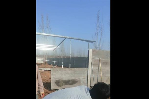开封养殖厂水泥板围墙建设安装过程案例实拍图一 开封养殖厂水泥板围墙建设安装过程案例实拍图一