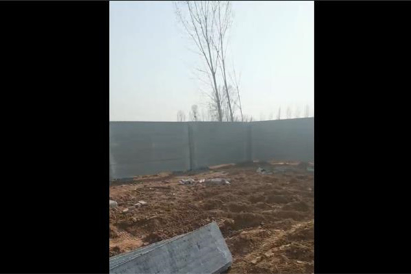 开封养殖厂水泥板围墙建设安装过程案例实拍图三 开封养殖厂水泥板围墙建设安装过程案例实拍图三
